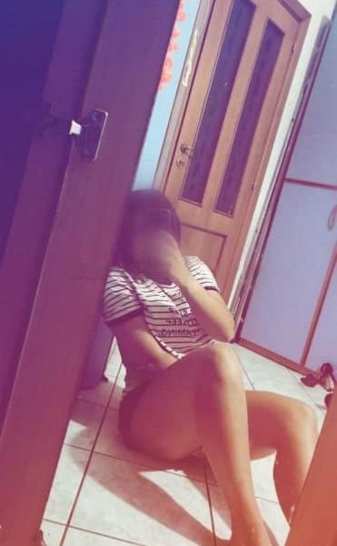 Valeria is the name of temptation and lust, I will make you sweat just to see me and I will make you feel in the clouds when I have your member in my mouth.